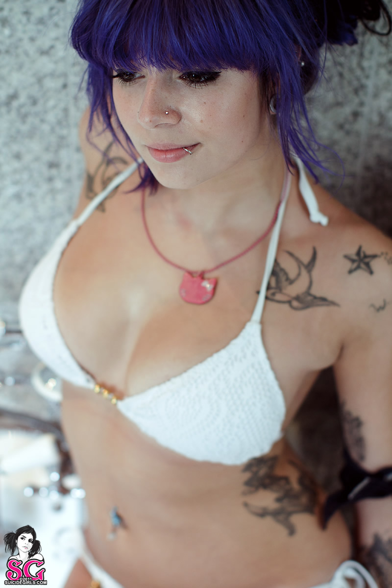 https://content3.bustybloom.com/suicidegirls.com/0012/08.jpg