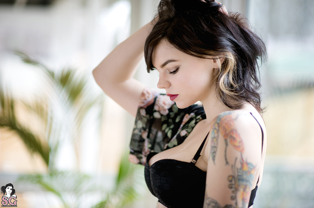 https://content3.bustybloom.com/suicidegirls.com/0374/00.jpg