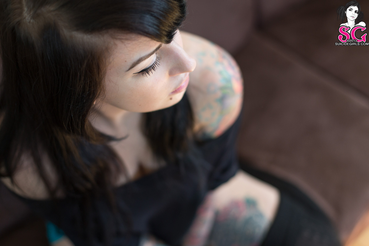 https://content3.bustybloom.com/suicidegirls.com/0529/00.jpg