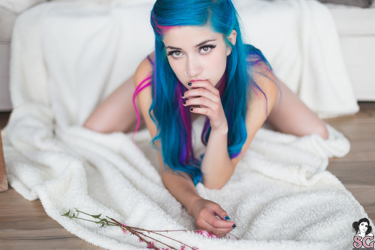 https://content3.bustybloom.com/suicidegirls.com/0899/00.jpg