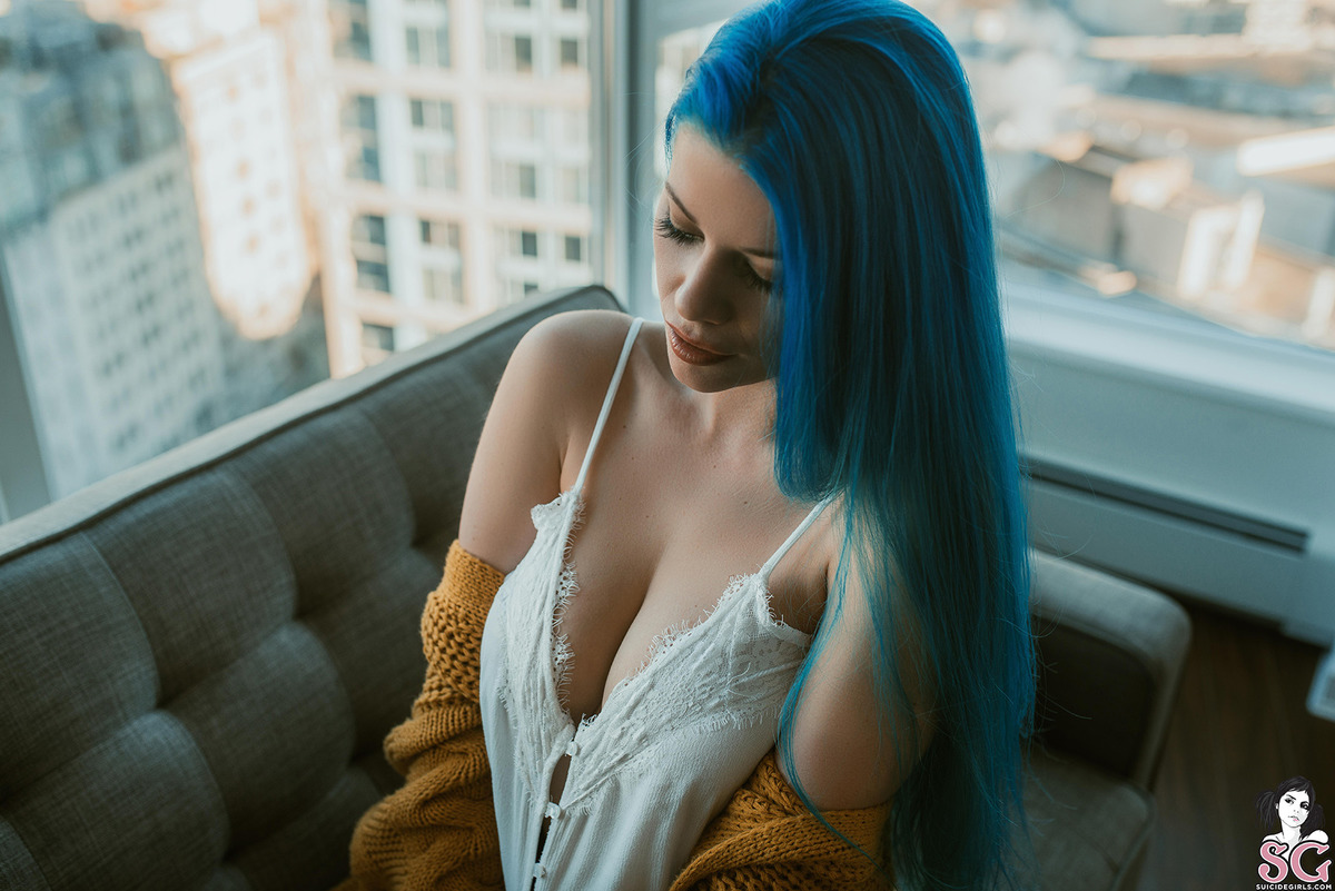 https://content3.bustybloom.com/suicidegirls.com/0972/00.jpg