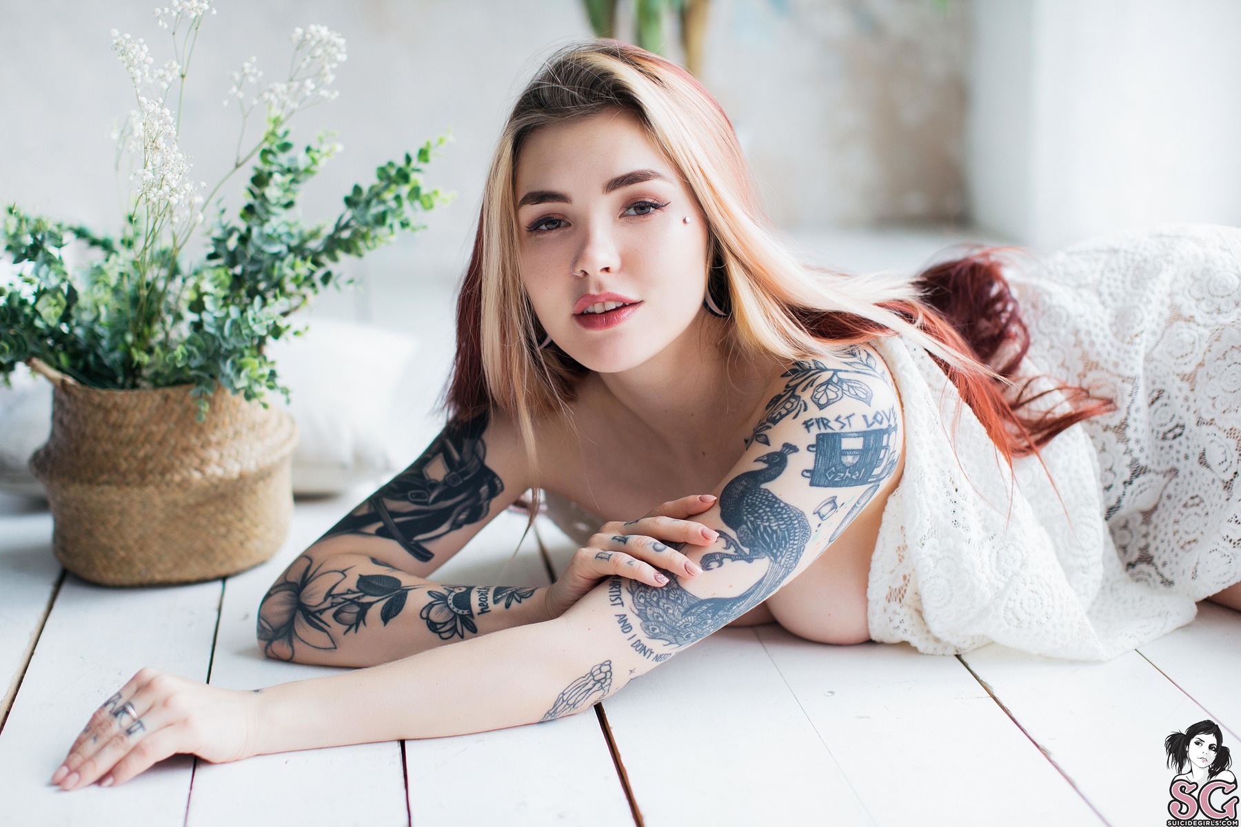 https://content3.bustybloom.com/suicidegirls.com/0982/09.jpg